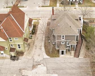 Stay near Grand Haven Beach & Downtown - Grand Haven