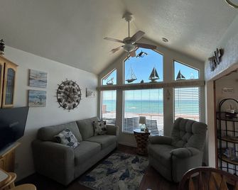 Oceanfront Cabin 9 With Jacuzzi & Awesome Views - Smith River