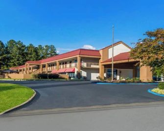 3 Affordable Units Near Tupelo Buffalo Park & Zoo | Pets Allowed | Free Parking! - Tupelo - Edificio