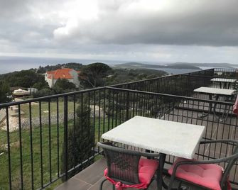 Dela - Hvar - Balcon