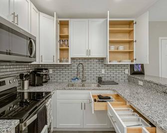 Park Bliss Unit 4. Private Suite\n - Titusville - Kitchen
