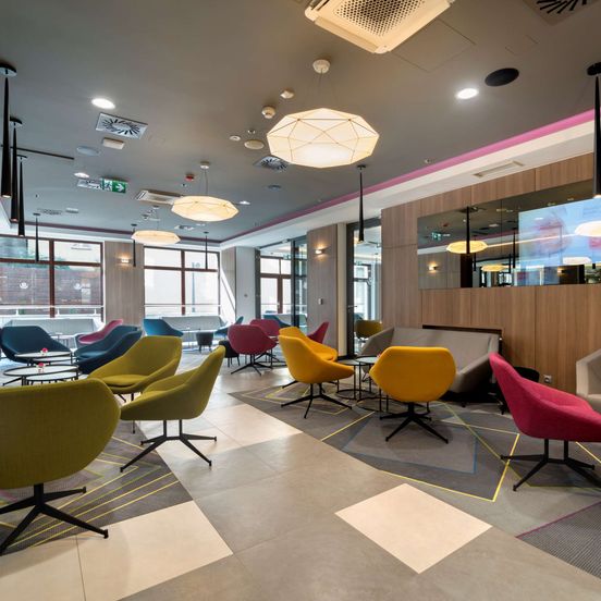 Lounge view of Golden Tulip Krakow Kazimierz