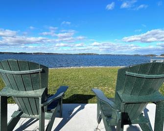 Cozy, Clean, Convenient and Spacious 3-bedroom apartment in beautiful Clayton. - Clayton - Patio