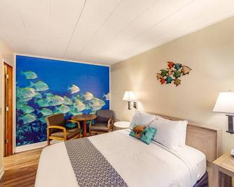 Retro beach room with fast WiFI - walk to downtown shops & restaurants - Bandon - Bedroom