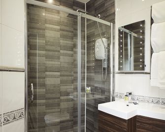 Ashburton House - Scarborough - Bathroom