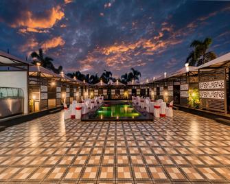 Hotel Chandradeep Regency - Dhule - Pool