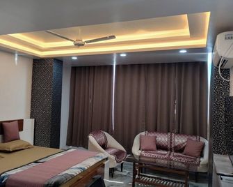 Hotel Neelkanth - Hazaribagh - Building