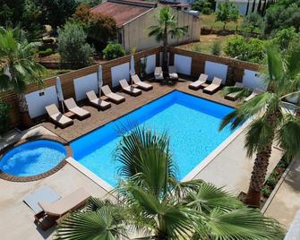 Kuburi Hotel - Ksamil - Piscina