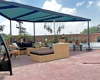 7 Bedrooms•9 Beds• 3 Kitchens•Rooftop Lounge - Tlaquepaque - Patio