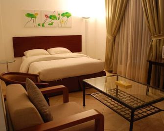 Times Square Suite Hotel - Ḩawallī