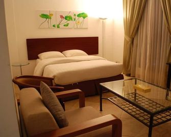 Times Square Suite Hotel - Ḩawallī