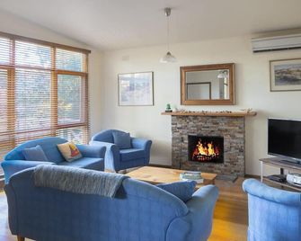 Riverview - Anglesea - Living room