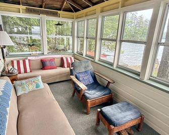 Paradise Point Limit 10 4 Bedroom Cottage By RedAwning - Casco - Sala de estar