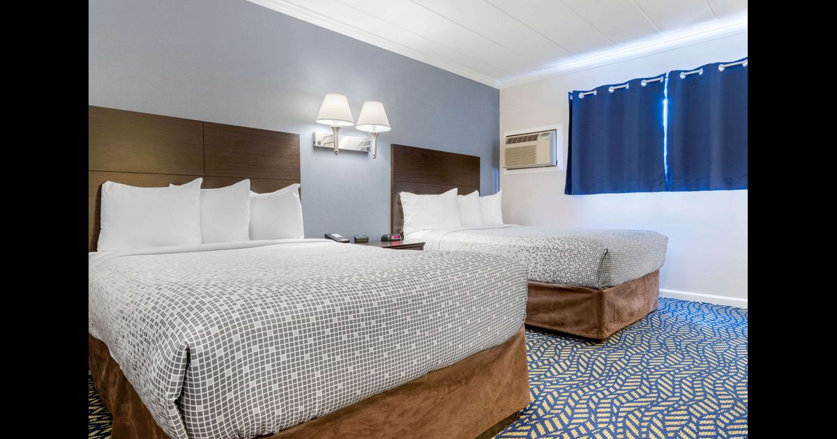 Econo Lodge Hicksville in Hicksville, the United States from 89 Deals