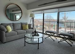 Harbor Views, Perfect Downtown Location - Gloucester - Living room
