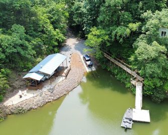 Lakeside Hideaway with Romantic Vibes! Boat dock-boardwalk. Private boat launch. - Newport - Vista del exterior