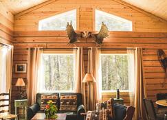Denali Wild Stay - Healy - Living room