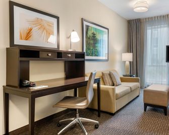 Staybridge Suites St. Petersburg Downtown By IHG - St. Petersburg - Phòng khách