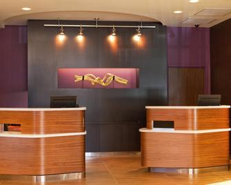 Courtyard by Marriott Syracuse Downtown at Armory Square - Syracuse - Lễ tân