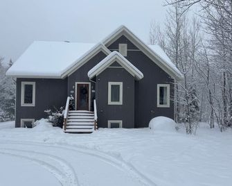 Le chalet de plaisir - Petite-Rivière - Building
