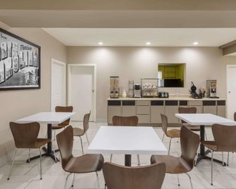 Super 8 by Wyndham Asheville Airport - Fletcher - Restaurant