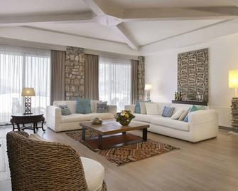 فندق ديلوكس منتجع مارتي - إزميلير - غرفة معيشة