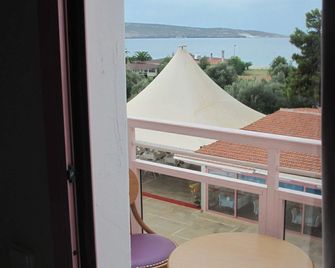 Hanedan Beach Hotel - Foça - Balcony
