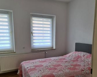 Ferienwohnung Trifkovic 2 - Emden - Schlafzimmer