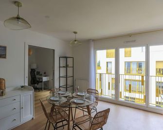 Cozy 60 m on the outskirts of Paris - Gentilly - Jídelna