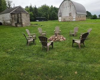 Cozy country charm with a convenient location - Chippewa Falls - Patio
