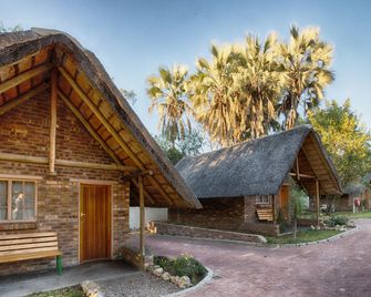Maun Lodge - מאון