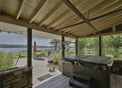 Hideaway - LakeHouse/spa/dock/ - Pocono Summit - Patio