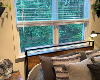 Camp Nelson Wooded Mountainside Retreat - Lovettsville - Sala de estar