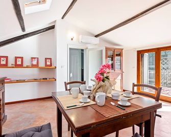 Libertà Frame Apartment with Terrace and Etna view - Catania - Dining room