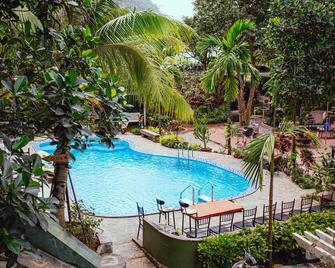 Republic Hostel Cat Ba - Hải Phòng - Piscina