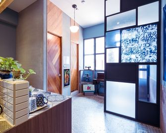 Local Backpacker Hostel - Tainan City - Lobby