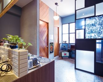 Local Backpacker Hostel - טאינאן - לובי
