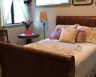 Foothill Get-A-Way in the 'Jewel of the Mother Lode'. - Sutter Creek - Schlafzimmer