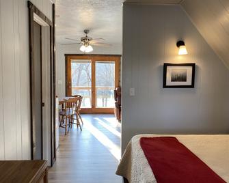 Calm Waters Resort - Branson - Bedroom