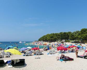 Tutini Dvori - Primosten - Plaża