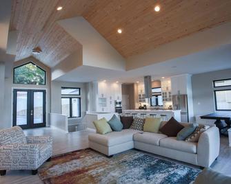 Old Kinderhook, Golf, newly built, waterfront home, 6 Bedrooms - Camdenton - Wohnzimmer