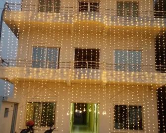 Hotel Daisy Park - Siddharthanagar - Edificio