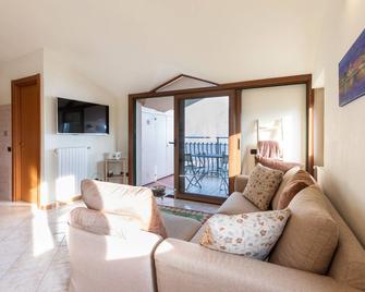 Civenna Lake View by Wonderful Italy - Civenna - Wohnzimmer