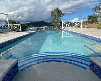 New 2.5 bed Villa between The Yacht Club and Pigeon Beach, Pool, Spa, Great View - English Harbour - Pool