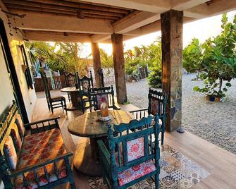 Apartment in Chévere Beach, Wake up with Ocean Views! - Ciénaga - Patio
