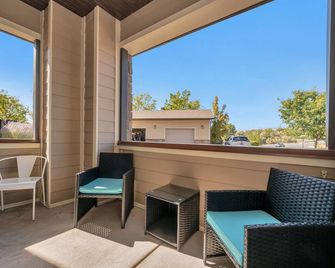 Adventure Awaits, Come & Play! Luxurious Cal King! - South Jordan - Balkón