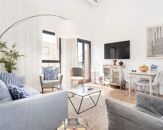 Jaffa Charm Chic Seaview Stay by Sea N Rent - Tel Aviv - Living room