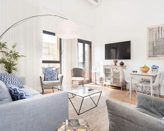 Jaffa Charm Chic Seaview Stay by Sea N Rent - תל אביב - סלון