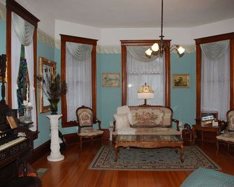 The Gables Inn - Hot Springs - Wohnzimmer