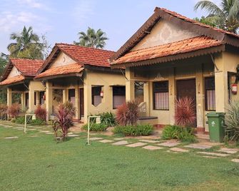 Breathing Earth Resort - Kolkata - Building